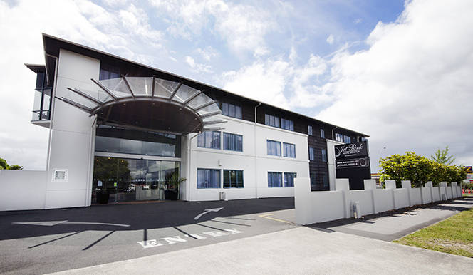 Dog friendly hotel in Rotorua Jet Park, exterior view